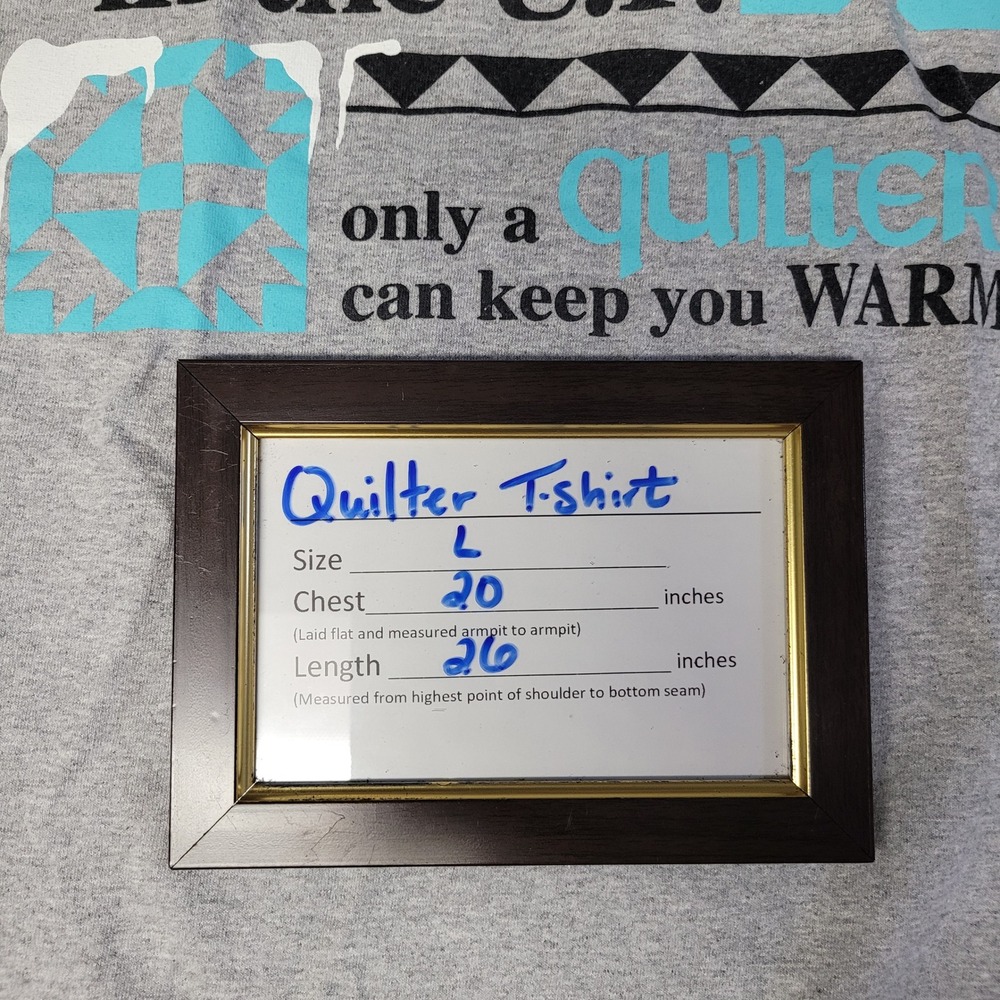 Gildan Ultra Cotton Graphic T Shirt In the U.P. Quilter Keep You Warm Grey Large - Picture 5 of 6